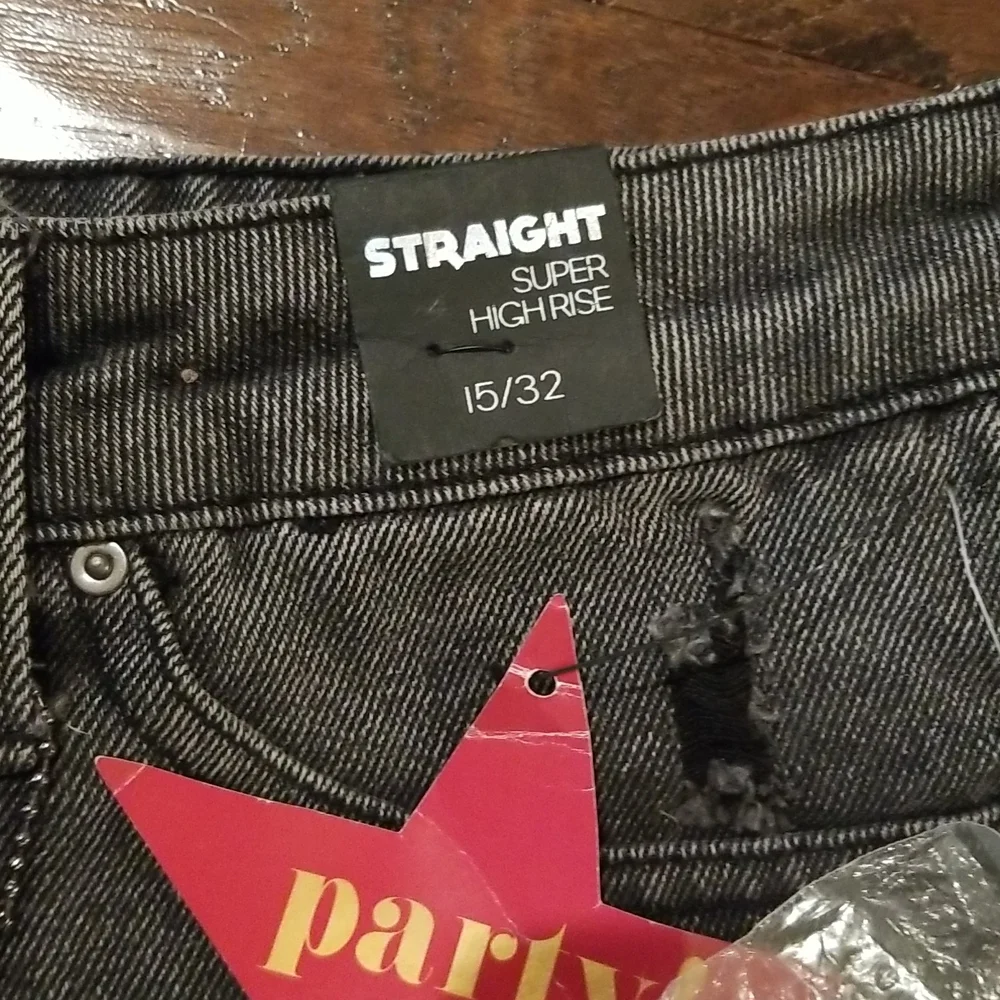 Simple Society Faded Blk High Rise Jeans W/ F…